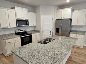 5175 Grand Oak Cir in Lake Park, GA - Building Photo - Building Photo
