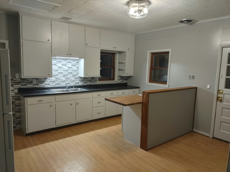 4 1st Ave SW in Faribault, MN - Building Photo