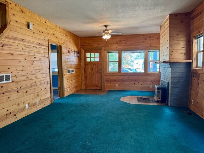 2108 Cedar St in La Grande, OR - Building Photo - Building Photo