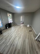 911 17th Ave, Unit 911 17th ave in East Moline, IL - Foto de edificio - Building Photo