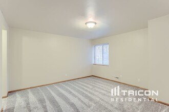 924 Deer Trail Dr in Round Lake Beach, IL - Building Photo - Building Photo