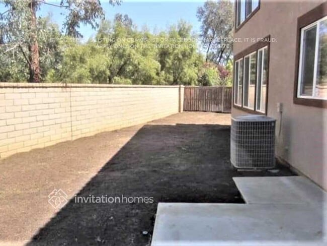 1678 Bella Regina Way in Perris, CA - Foto de edificio - Building Photo