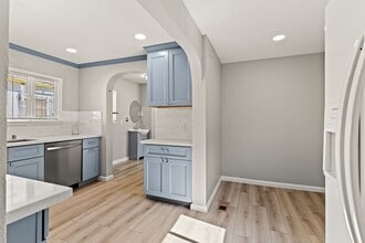 10824 Apricot St in Oakland, CA - Building Photo - Building Photo