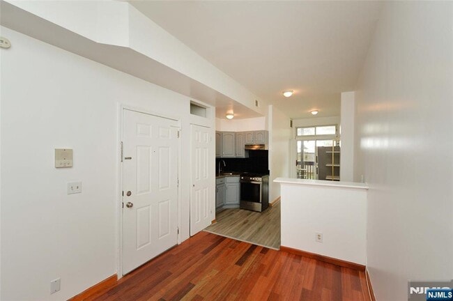 407 30th St in Union City, NJ - Building Photo - Building Photo