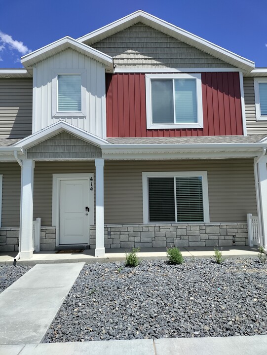 414 S 1580 E in Hyrum, UT - Building Photo