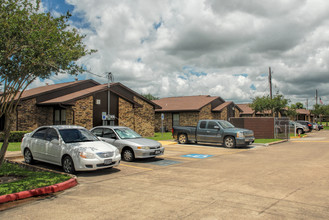 Orchard Park Apartments in Angleton, TX - Building Photo - Building Photo