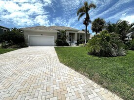 1126 2nd Ave S in St. Petersburg, FL - Building Photo