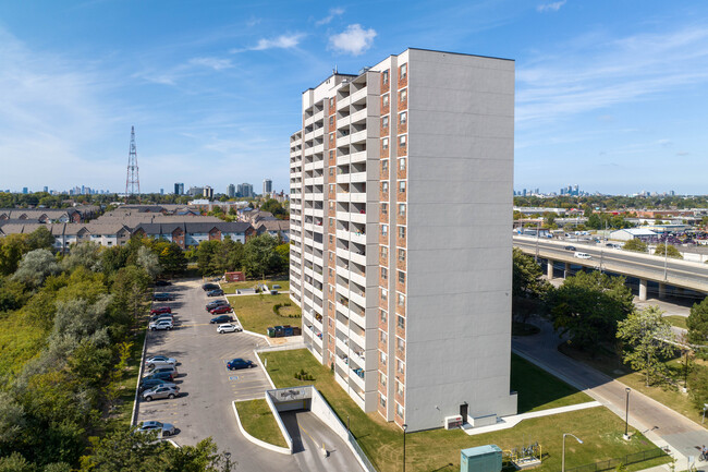 York Condominiums in Toronto, ON - Building Photo - Building Photo