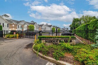 36 Nicole Ct in Copiague, NY - Building Photo - Building Photo