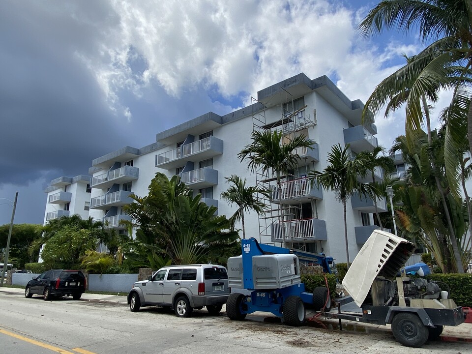 North Bay Villas in North Bay Village, FL - Foto de edificio