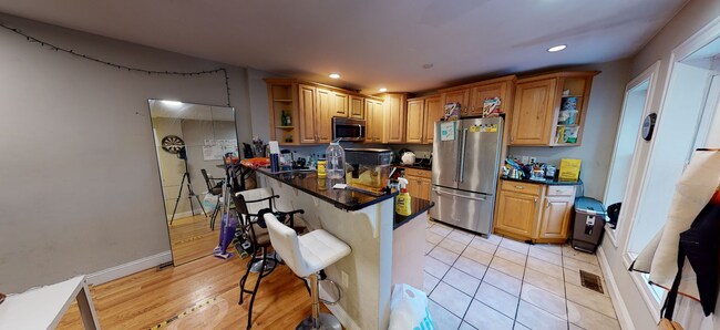 83 Windsor St in Boston, MA - Foto de edificio - Building Photo