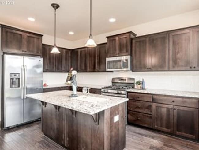 2308 NE 38th Ave in Camas, WA - Foto de edificio - Building Photo