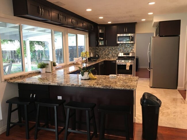 property at 1604 Avenida Del Vista