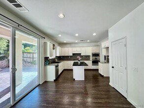 1078 Augusta Cir in Oceanside, CA - Foto de edificio - Building Photo