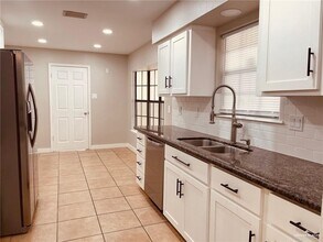 21 Bluebird Ave in McAllen, TX - Building Photo - Building Photo