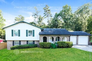 3890 Benchmark Dr in College Park, GA - Building Photo