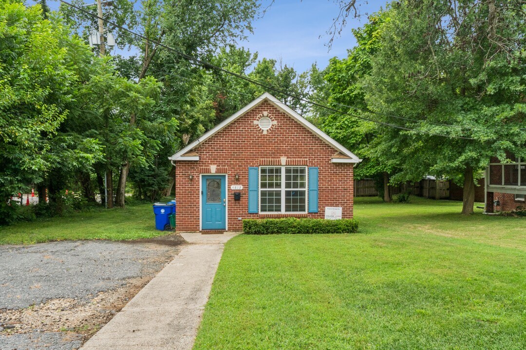 4813 Calvert Rd in College Park, MD - Foto de edificio