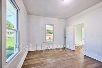 10 E Main St in Taylors, SC - Building Photo - Building Photo