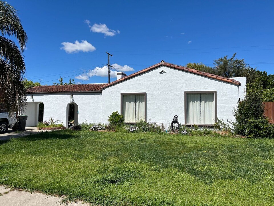 1605 Elmwood Ave in Stockton, CA - Building Photo