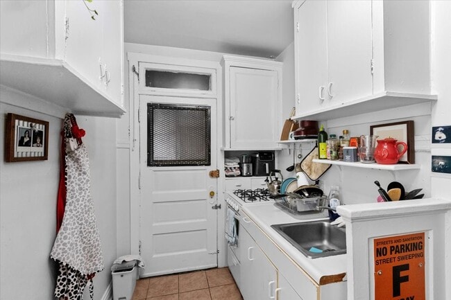 652 W Oakdale Ave in Chicago, IL - Building Photo - Building Photo
