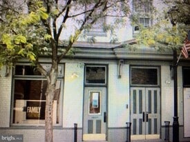 406 High St in Burlington, NJ - Building Photo