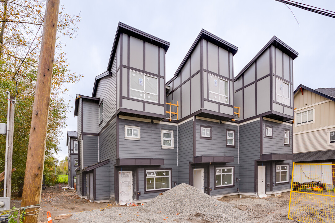 22551 Westminster Hwy in Richmond, BC - Building Photo