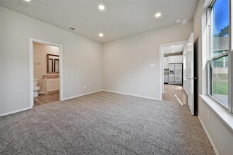 505 Navajo Dr in Montgomery, TX - Building Photo - Building Photo