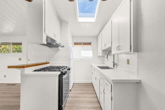 215 Willow St in Pacific Grove, CA - Building Photo - Building Photo