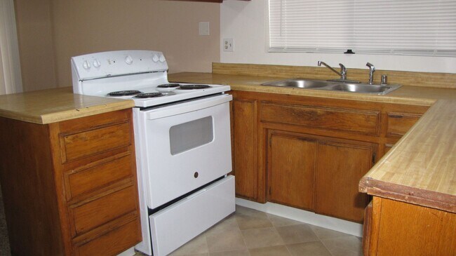 4613 Country Pl Ln in Bakersfield, CA - Building Photo - Building Photo