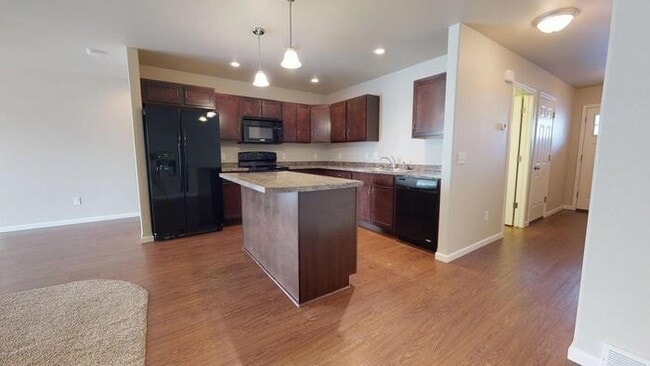 4009 29th St SE in Mandan, ND - Building Photo - Building Photo