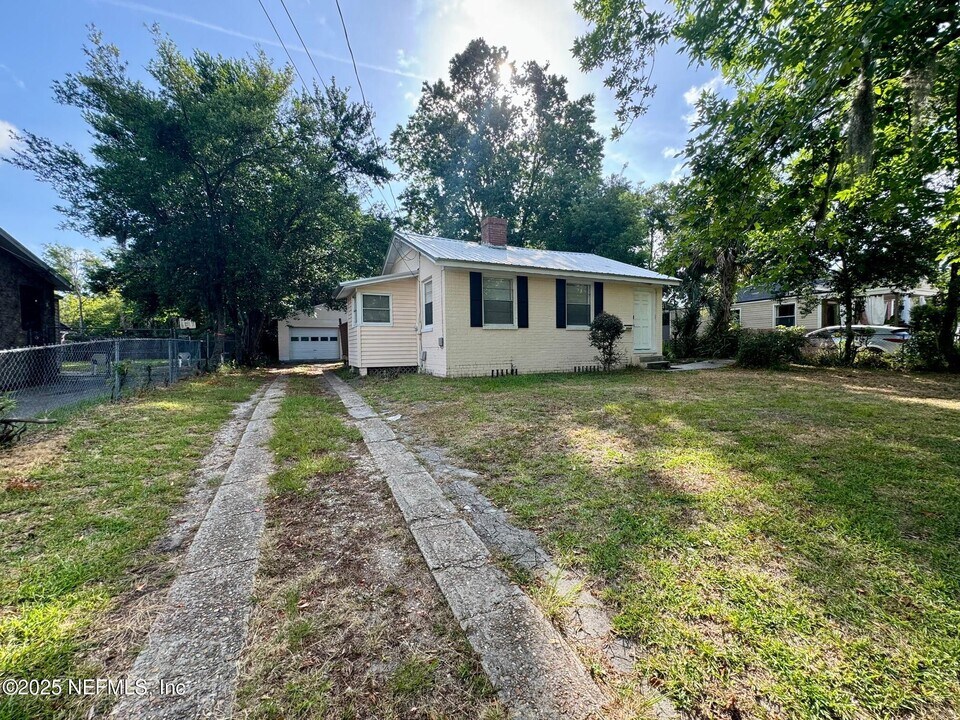 2649 Lake Shore Blvd in Jacksonville, FL - Building Photo