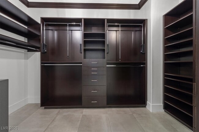 property at 609 Point Ridge Pl