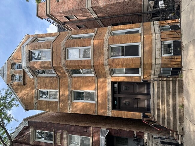 property at 2214 W Lyndale St