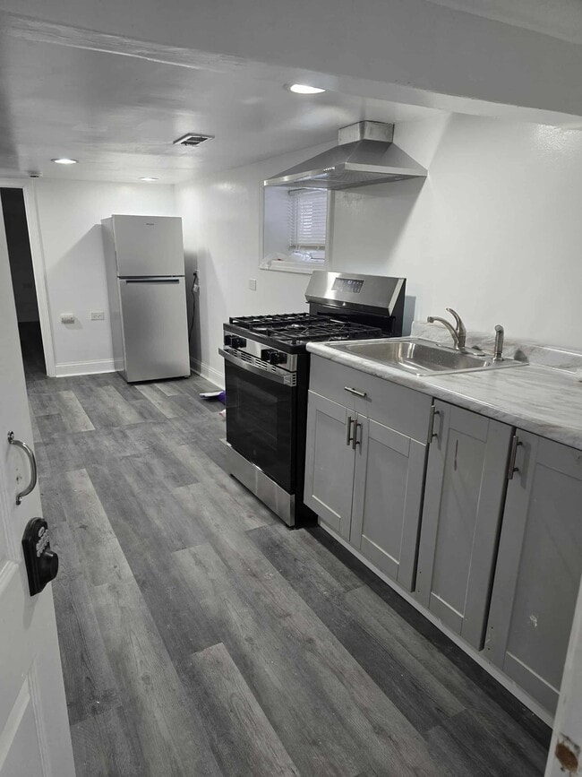 1935 Jackson Ave, Unit Basement