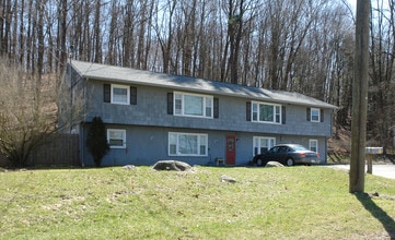 211 Kent Rd in New Milford, CT - Building Photo - Building Photo