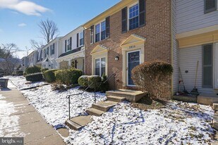 5816 Apple Wood Ln in Burke, VA - Building Photo