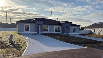 833 Colville Dr in Poinciana, FL - Building Photo