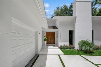 7900 Old Cutler Rd in Coral Gables, FL - Foto de edificio - Building Photo