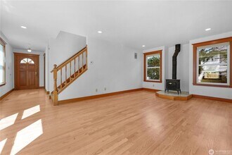 5122 26th Ave NE in Seattle, WA - Foto de edificio - Building Photo