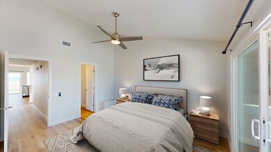 1127 E Balboa Blvd in Newport Beach, CA - Building Photo - Building Photo