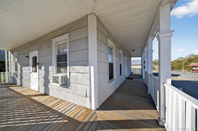 239 W Main St, Unit 3 in Goshen, NY - Foto de edificio - Building Photo