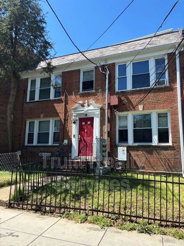 property at 1621 17th Pl SE