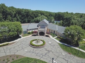 1104 Carter Dr in Rockaway, NJ - Foto de edificio - Building Photo