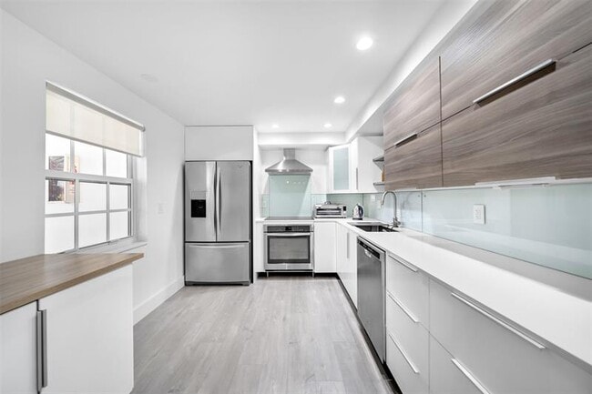 property at 3611 Oaks Clubhouse Dr