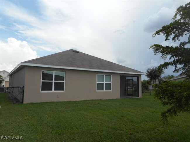 8030 Gopher Tortoise Trail in Lehigh Acres, FL - Foto de edificio - Building Photo