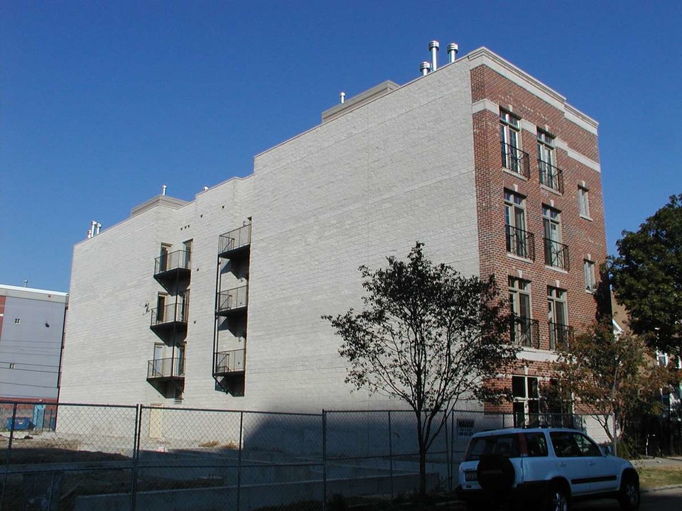 4704 N Kenmore Ave in Chicago, IL - Building Photo