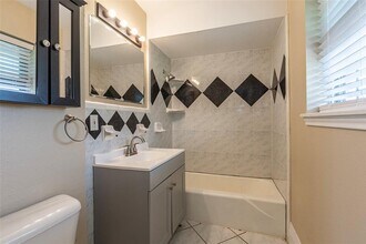 1350 Strawberry St in League City, TX - Building Photo - Building Photo