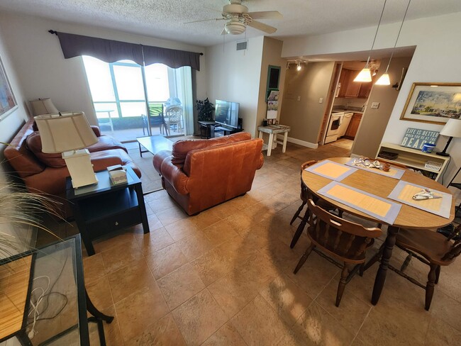 7701 Starkey Rd, Unit 115 in Seminole, FL - Building Photo - Building Photo