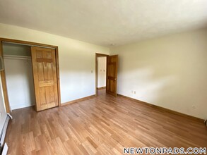 286 Grove St in Newton, MA - Building Photo - Building Photo
