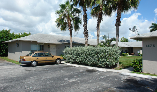 1475 Forest Hill Blvd in West Palm Beach, FL - Foto de edificio - Building Photo